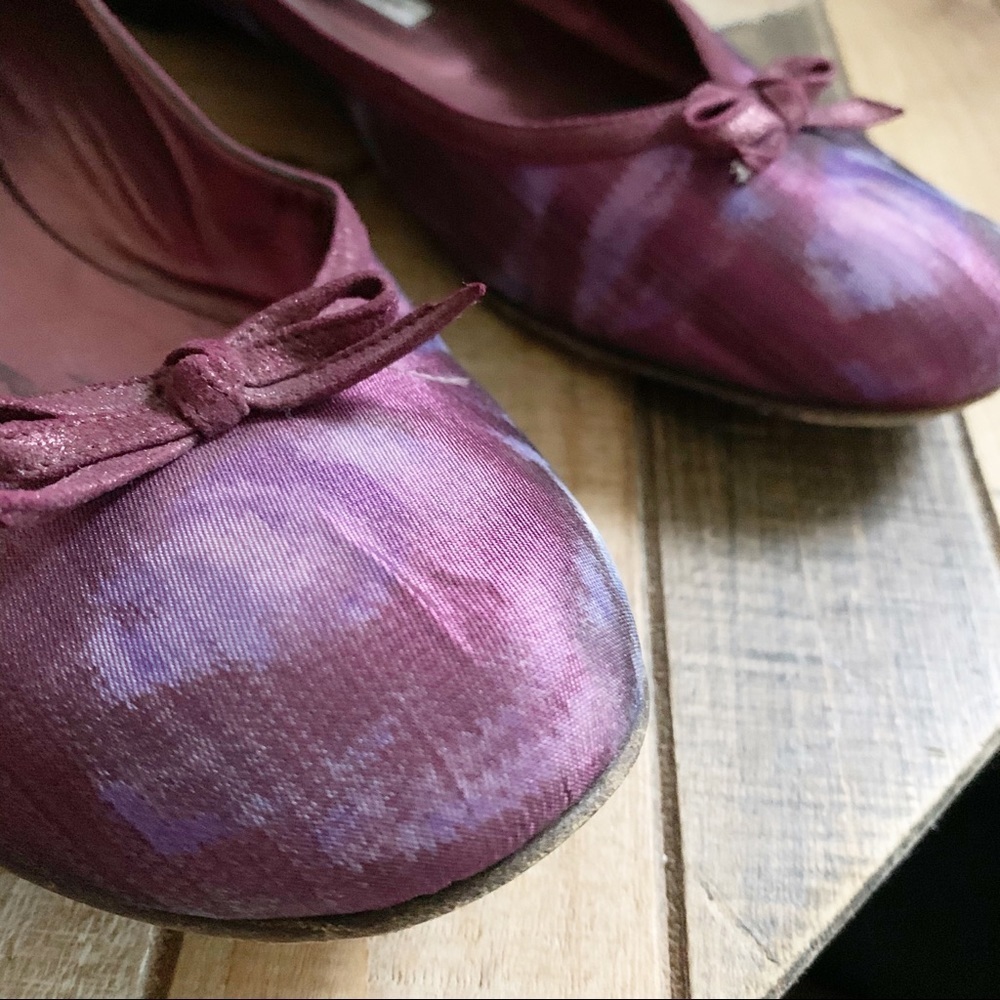 Manolo Purple Silk Floral Flats - Picture 4 of 13
